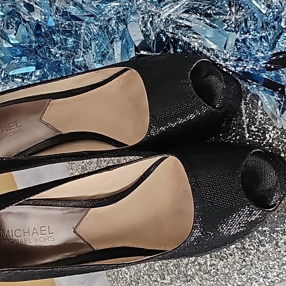 Holiday Heels - Picture 3 of 5